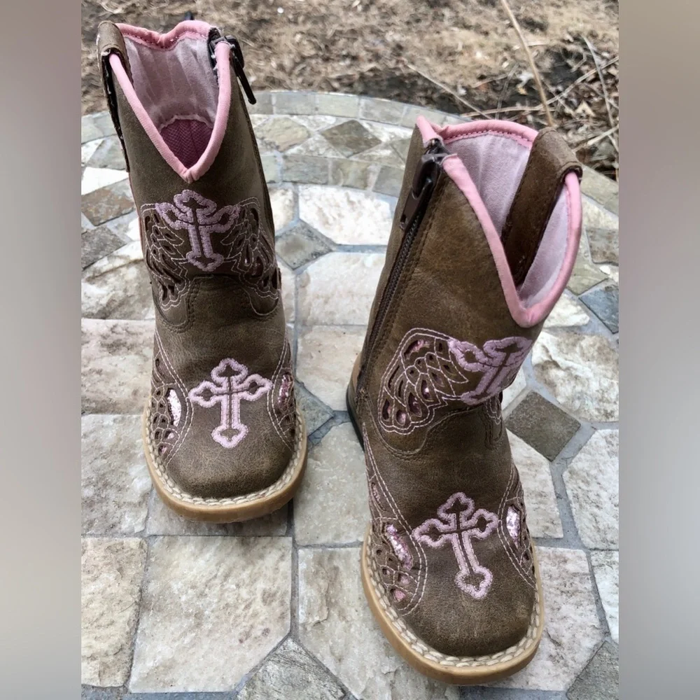 🪺Blazin’ Roxx Gracie Wings & Cross Inlay Western Boots